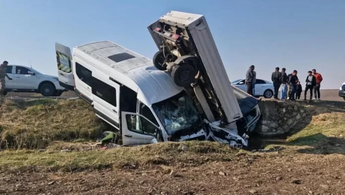 diyarbakir-da-trafik-kazasi-17-yarali