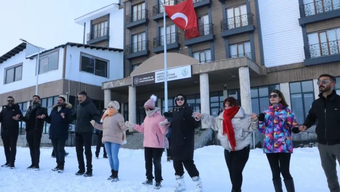 hakkari-de-kayak-sezonu-basladi