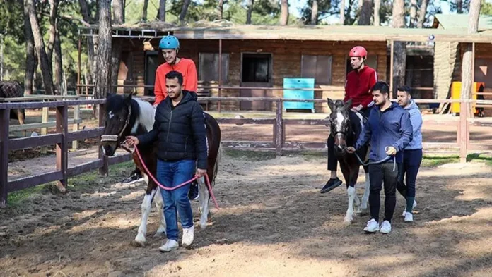 otizmli-cocuklarin-hipoterapi-ile-gelisimi-destekleniyor