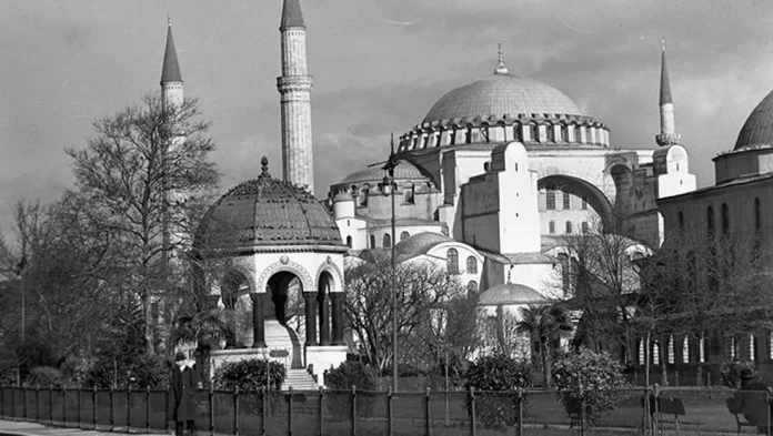 ayasofya-albumu-yeniden-yayinlandi