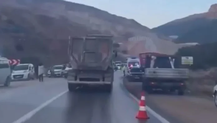 gaziantep-te-isci-servisi-ve-tir-kaza-yapti