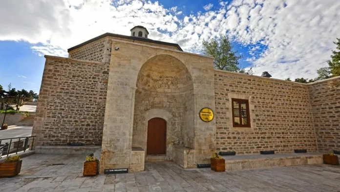 dort-asirlik-hamam-muzeye-donusturuldu