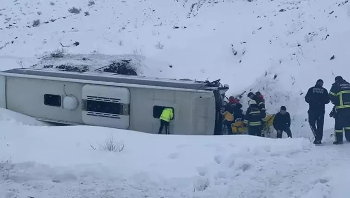 erzincan-da-otobus-kazasi-ekipler-sevk-edildi