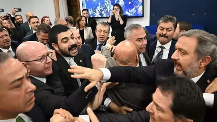 ak-parti-den-chp-ye-sert-tepki