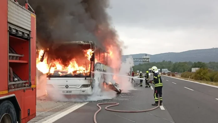 yolcu-otobusu-alev-aldi-faciadan-donuldu