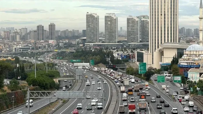 istanbul-da-artan-trafik-kar-yagisini-etkiliyor