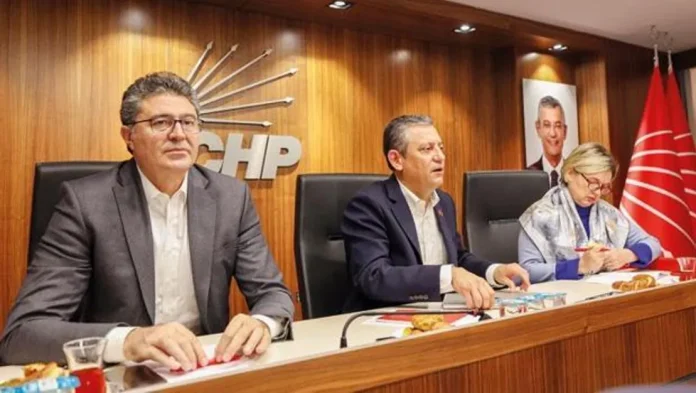 chp-istanbul-da-olaganustu-toplanti-duzenledi