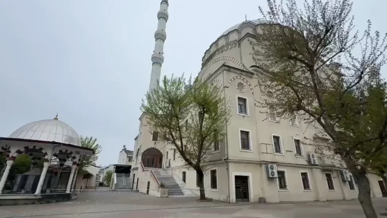 Cami Mühürlendi, Deprem Hasar Verdi
