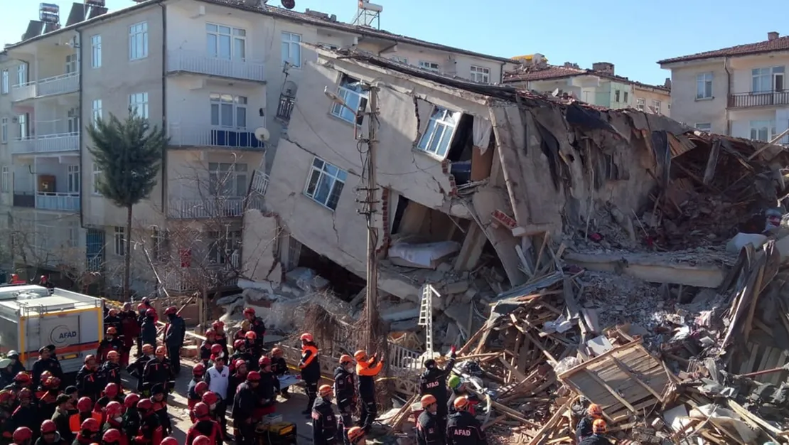 Elazığ'da Depremzedeler Hala Konteynerde Yaşıyor