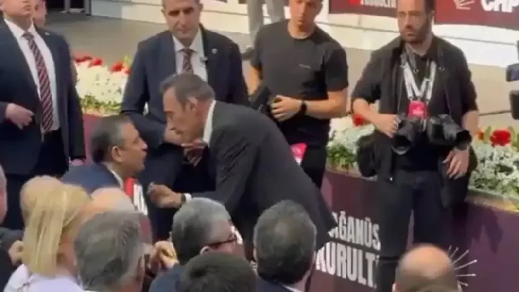 chp-nin-kurultayi-nda-gerilim-hissedildi
