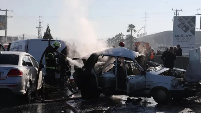 mugla-da-zincirleme-trafik-kazasi-7-yarali