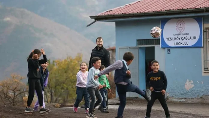 ramazan-ogretmen-her-gun-100-km-yol-yapiyor