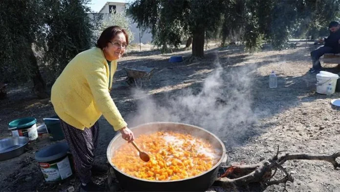 adana-da-kadinlardan-imece-usulu-kabak-tatlisi