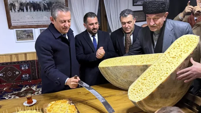 ozel-in-gravyer-peynirli-kars-ziyareti-viral-oldu