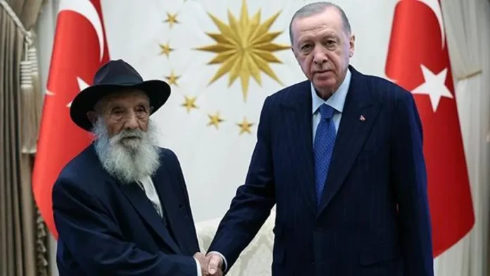 cumhurbaskani-erdogan-ve-ahmet-ugurlu-nun-gorusmesi