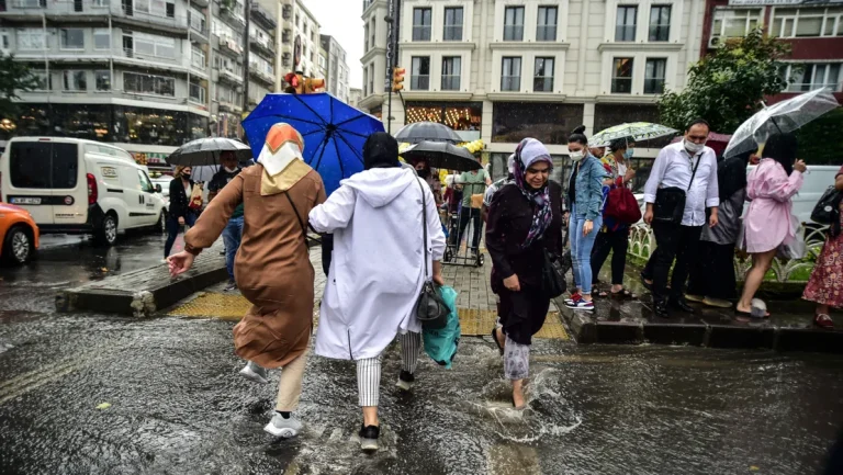 Meteoroloji Gök Gürültülü Sağanak Uyarıyor