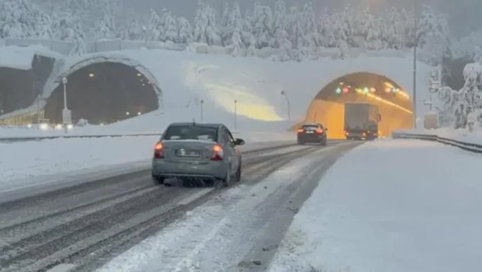 bolu-dagi-nda-zincirleme-kaza-trafik-acildi