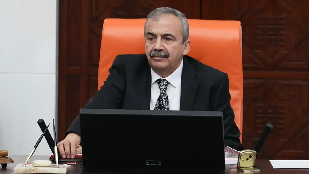 sirri-sureyya-onder-kalp-krizi-gecirdi
