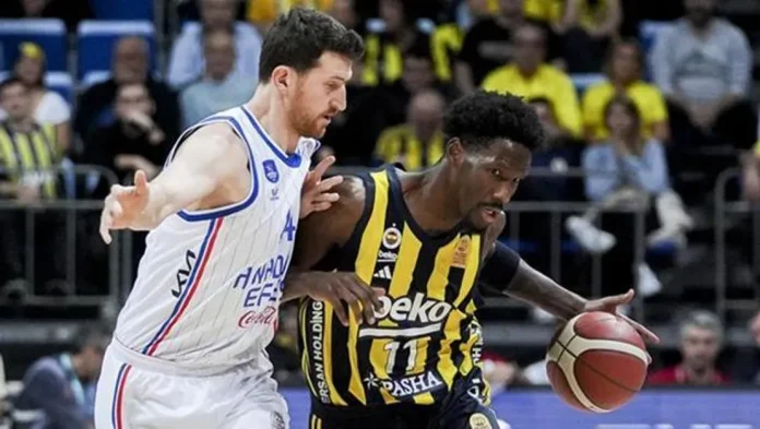 fenerbahce-anadolu-efes-i-yenerek-zirveye-yaklasti