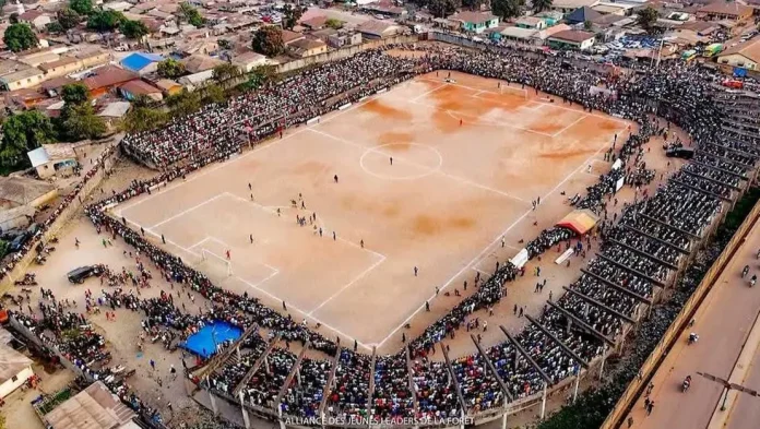 futbol-macinda-cikan-catisma-onlarca-olu