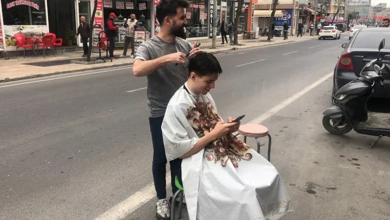 Düzce’deki Deprem Yarım Tıraş Yaptırdı