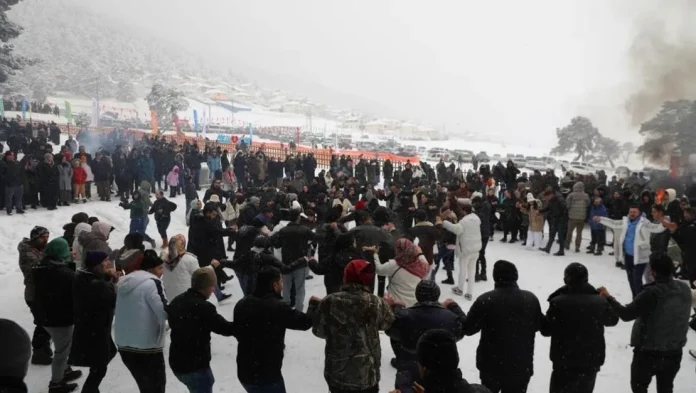 karadeniz-de-renkli-kis-festivali-coskusu