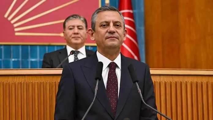 chp-lideri-ozel-kirmizi-karti-kaldirdik