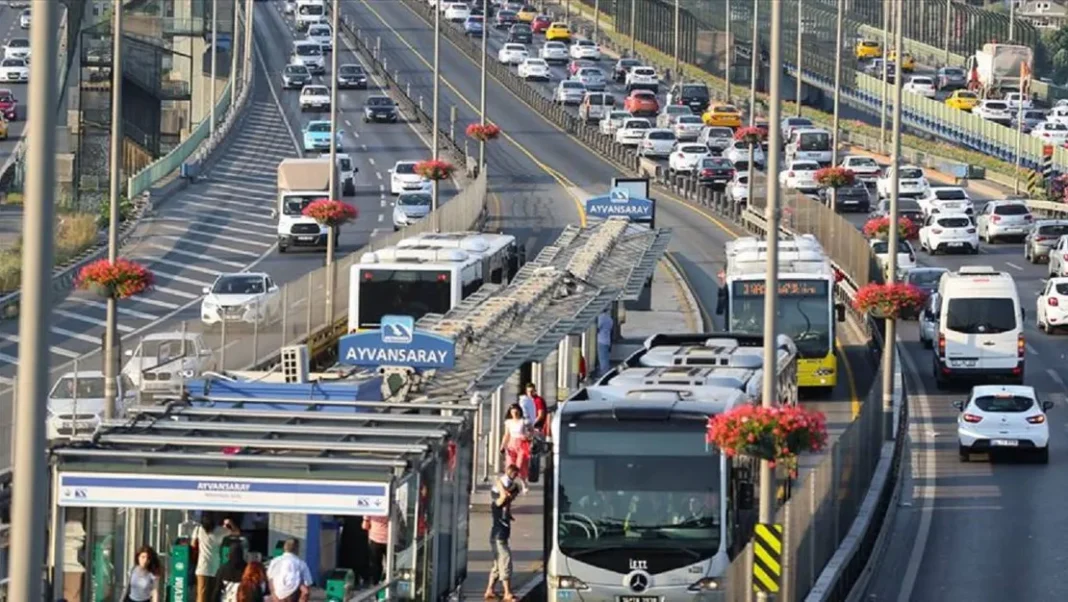 istanbul-da-ozel-halk-otobusleri-duracak