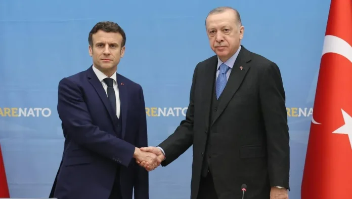 erdogan-ve-macron-telefonla-gorustu