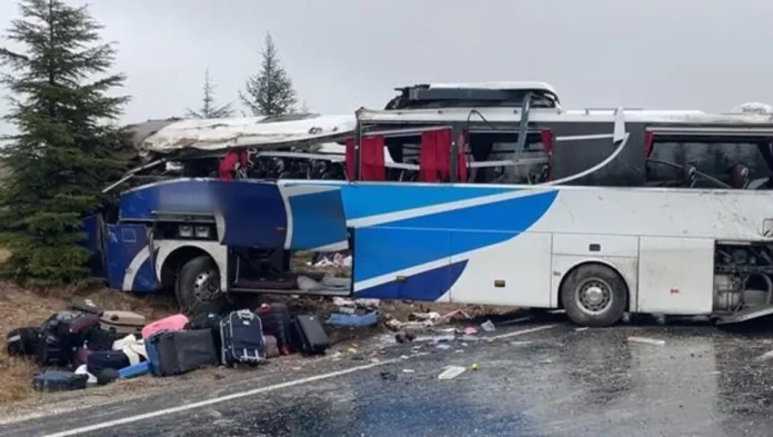 eskisehir-de-otobus-devrildi-1-olu-30-yarali