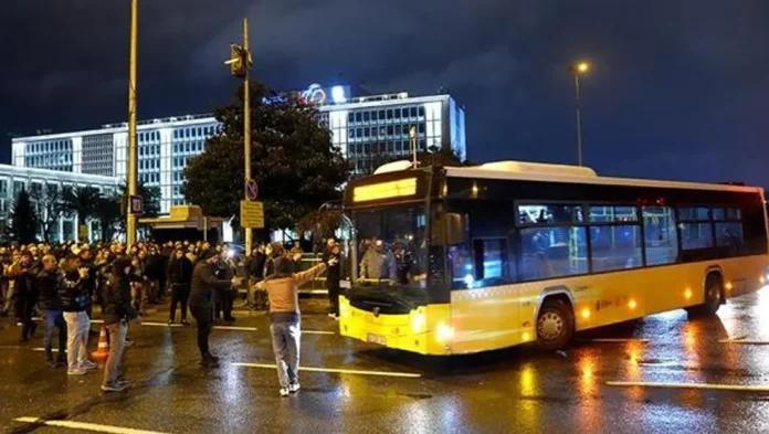 ozel-halk-otobusculerinden-ibb-onunde-protesto