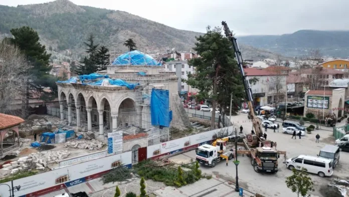 tokat-ta-cami-restorasyonunda-mezar-kalintilari-bulundu